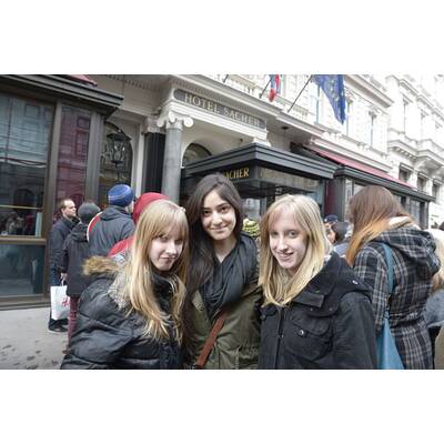 Justin Bieber Fans belagern Hotel Sacher