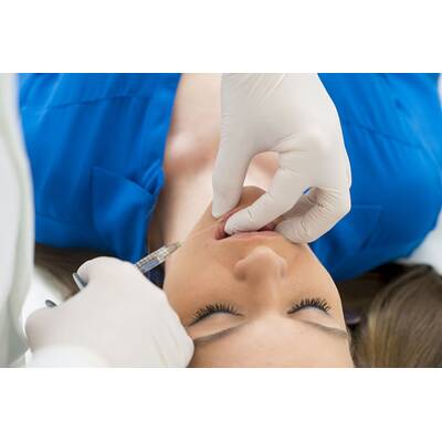 15 Uhr: Sos-Behandlung für jüngeres Gesicht