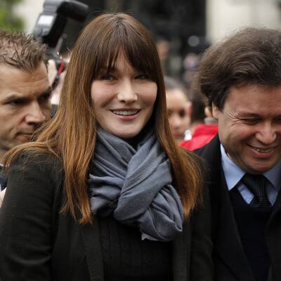 Das amtierende Präsidenten-Paar wählte im vornehmen 16. Pariser Arrondissement.