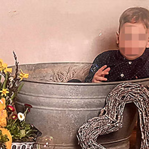 Elias (3) verhungert: Horror-Eltern wegen Mordes vor Gericht