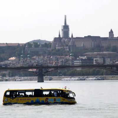 Budapest im Schwimmbus