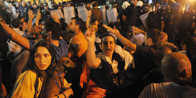 Bulgarisches Parlament stundenlang belagert