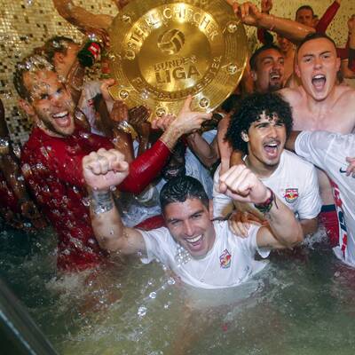 So wild feiern die Bullen den Titel