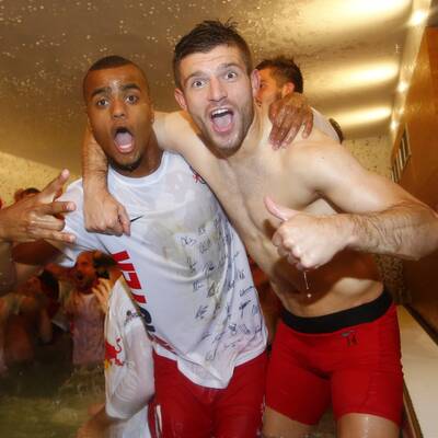 So wild feiern die Bullen den Titel