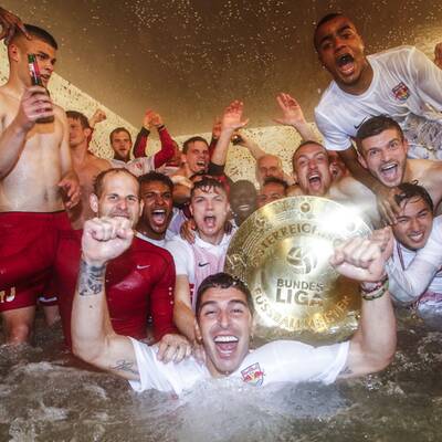 So wild feiern die Bullen den Titel