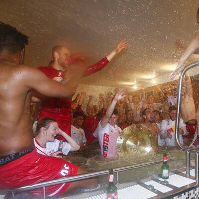 So wild feiern die Bullen den Titel