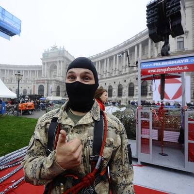 Die Bilder zum Rekord-Sprung