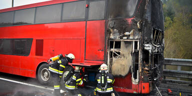 A2: Reisebus fing plötzlich Feuer