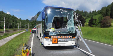 Lehrerin bei Bus-Unfall aufgespie&szlig;t