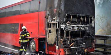 A2: Reisebus fing plötzlich Feuer