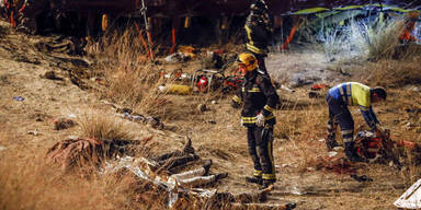 Pilger-Bus stürzt über Böschung - 14 Tote 