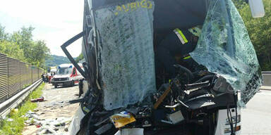 Horror-Crash auf A2: 40 Verletzte