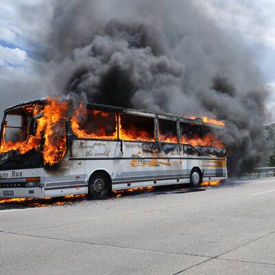 Vollbrand eines Reisebusses bei Wiener Neudorf 