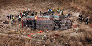 Pilger-Bus stürzt über Böschung - 14 Tote 