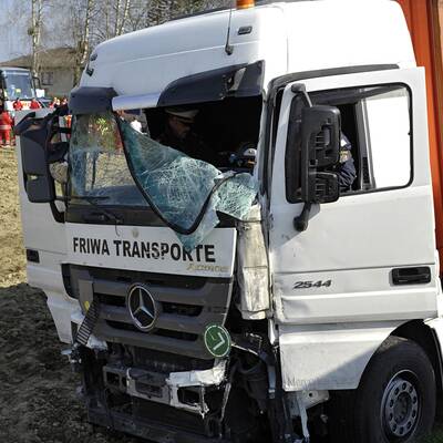 Bilder vom Schulbusunfall in Schwand