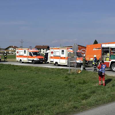 Bilder vom Schulbusunfall in Schwand