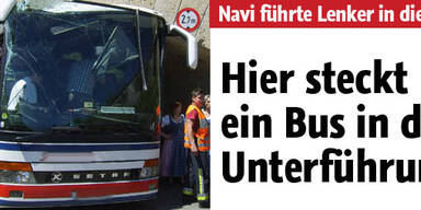Bus bleibt in Unterführung stecken