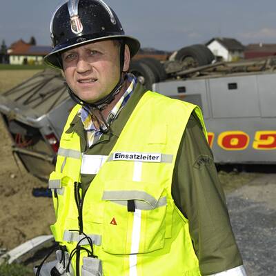 Bilder vom Schulbusunfall in Schwand