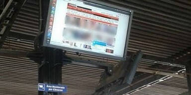 Porno auf Fahrplan-Bildschirm