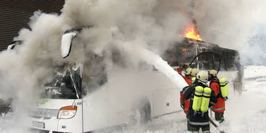 Bus ging in Flammen auf
