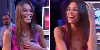 Zweifacher Busen-Blitzer begeistert Publikum