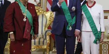 George Bush schwingt in Liberia die Hüften