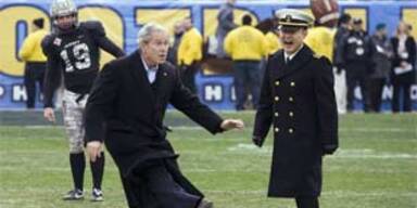 Bush brilliert als Kicker