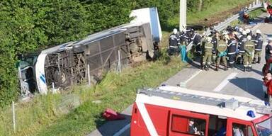 34  Verletzte bei Busunfall