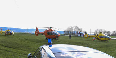 Schulbus krachte in Lkw: 20 Kinder verletzt