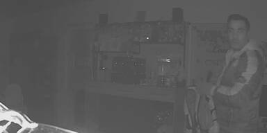 In Wohnung eingebrochen: Wer kennt diesen Mann?