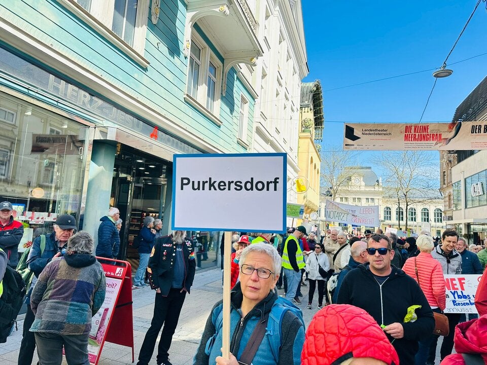 WUT vor dem Landhaus: Bürger begehren Änderung des Gesundheitsplans2040+