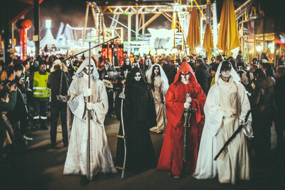 Die beliebte und bekannte Halloween Parade startet um 19 Uhr und führt durch den Wiener Prater.  