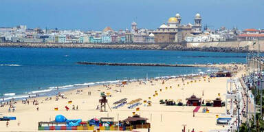 Strand-Verk&auml;ufer bel&auml;stigt &Ouml;sterreicherin (14) sexuell