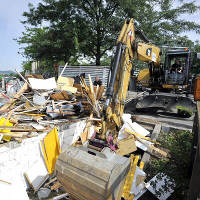 Abriss-Trupp an der Copa Cagrana