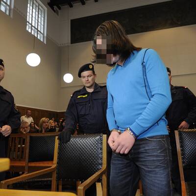 Prozess gegen Cains Peiniger gestartet