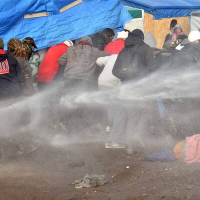 Calais: Krawalle im Dschungel