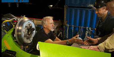 Cameron taucht zum tiefsten Punkt der Erde