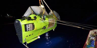 Cameron taucht zum tiefsten Punkt der Erde