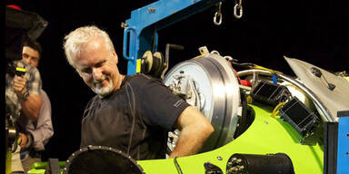 Cameron taucht zum tiefsten Punkt der Erde