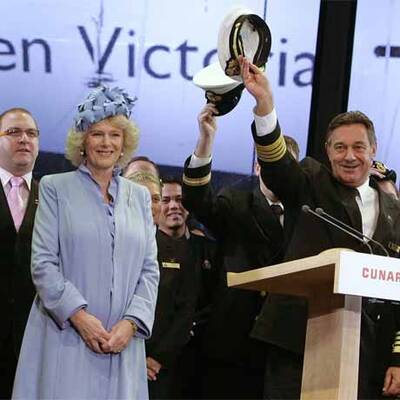 Camilla scheitert bei Schiffstaufe