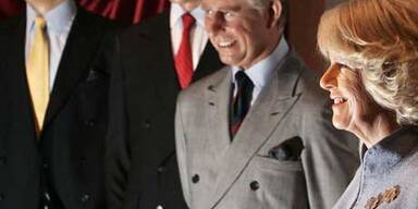 Camilla als Wachsfigur fest im Blick Dianas