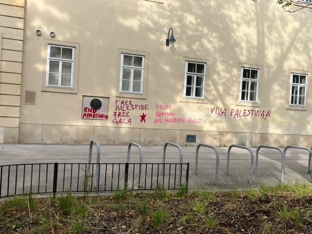 Wände im Alten AKH beschmiert