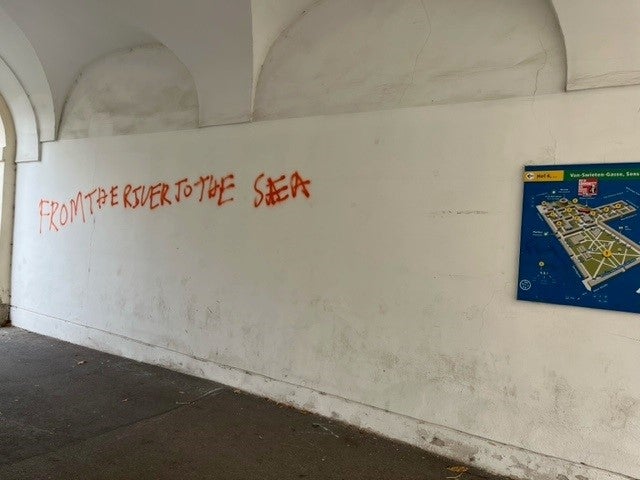 Wände im Alten AKH beschmiert