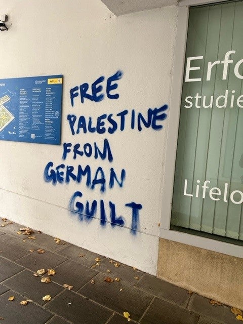 Wände im Alten AKH beschmiert