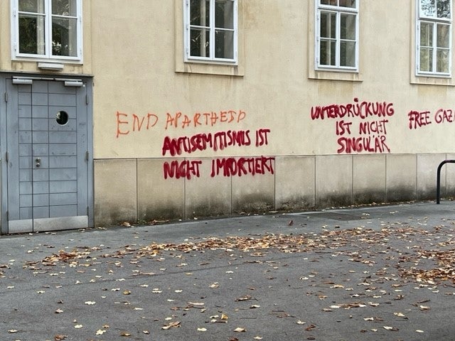 Wände im Alten AKH beschmiert