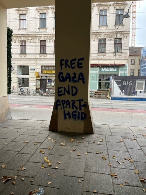 Wände im Alten AKH beschmiert