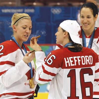 Kanadas Eishockey-Girls feiern Gold
