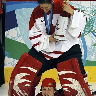 Kanadas Eishockey-Girls feiern Gold