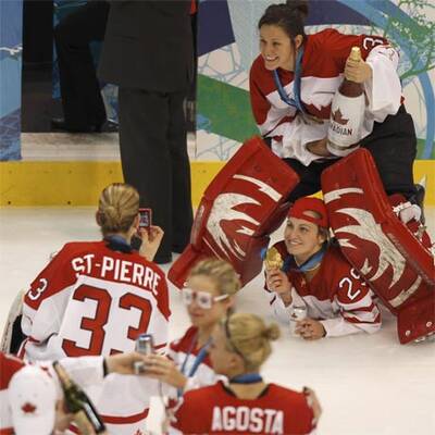 Kanadas Eishockey-Girls feiern Gold