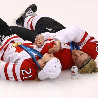 Kanadas Eishockey-Girls feiern Gold